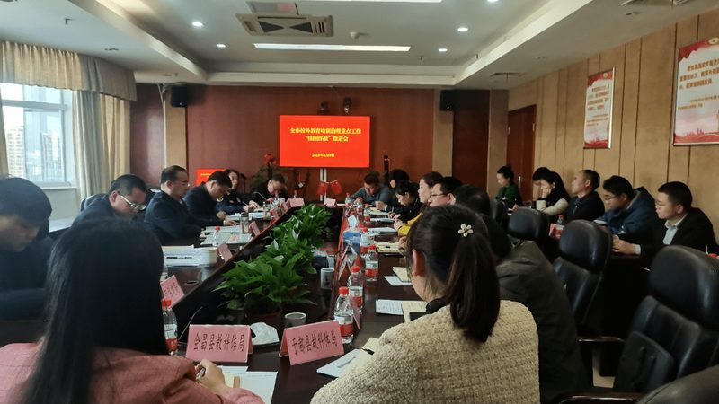 行业背景：IT行业快速发展，职业培训需求旺盛
